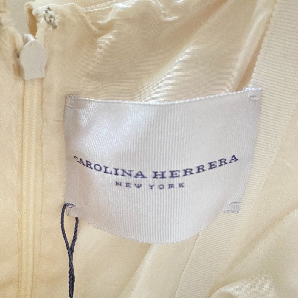 Carolina Herrera Wedding Dress - Picture 4 of 11